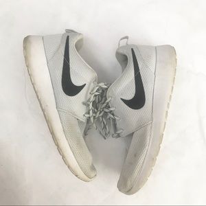 Nike roshe light grey